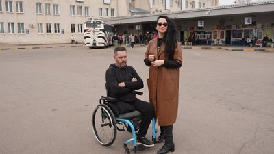 Збирає гроші для ЗСУ. У Кропивницький вдруге приїхав херсонський волонтер дядя Гриша Збирає гроші для ЗСУ. У Кропивницький вдруге приїхав херсонський волонтер дядя Гриша