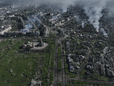 Зруйновані будинки в Бахмуті Донецької області, 26 квітня Зруйновані будинки в Бахмуті Донецької області, 26 квітня