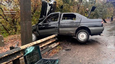 У Чернігові водій без прав та з ознаками алкогольного сп'яніння в'їхав у відбійник У Чернігові водій без прав та з ознаками алкогольного сп'яніння в'їхав у відбійник