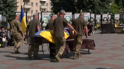 "Він до останнього вірив в перемогу": з військовим Михайлом Рудим попрощалися у Рівному "Він до останнього вірив в перемогу": з військовим Михайлом Рудим попрощалися у Рівному