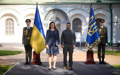 Голова представництва ЄС Катаріна Матернова та Володимир Зеленський Голова представництва ЄС Катаріна Матернова та Володимир Зеленський
