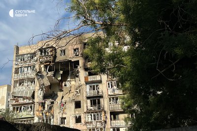 "Він уже знає, що таке вибухи": в Одесі містяни рятували себе і тварин після прильоту у багатоповерхівку "Він уже знає, що таке вибухи": в Одесі містяни рятували себе і тварин після прильоту у багатоповерхівку