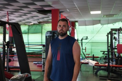 У Сумах відновлюють спортивний клуб, пошкоджений російським обстрілом