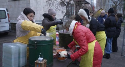 Жовтий фартух, теплі страви, обіди Жовтий фартух, теплі страви, обіди