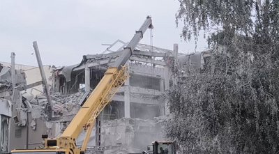 Ракетний удар по готелю Кривого Рогу: що відбувається на місці події Ракетний удар по готелю Кривого Рогу: що відбувається на місці події