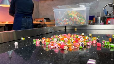 500 кілограмів за 4 місяці: на Чернігівщині чоловік робить карамель за власним рецептом 500 кілограмів за 4 місяці: на Чернігівщині чоловік робить карамель за власним рецептом