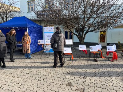 В Ужгороді стартувала акція "16 днів проти насильства" В Ужгороді стартувала акція "16 днів проти насильства"