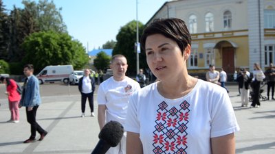 До Дня вишиванки у Житомирі городяни бігли патріотичний крос у вишиванках До Дня вишиванки у Житомирі городяни бігли патріотичний крос у вишиванках