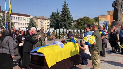З військовим Віктором Кузнюком попрощалися у Рівному З військовим Віктором Кузнюком попрощалися у Рівному