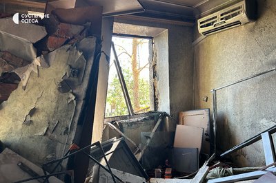"Ми чули, як сиплеться каміння": жителька Ізмаїла про російську атаку дронів по багатоповерховому будинку "Ми чули, як сиплеться каміння": жителька Ізмаїла про російську атаку дронів по багатоповерховому будинку