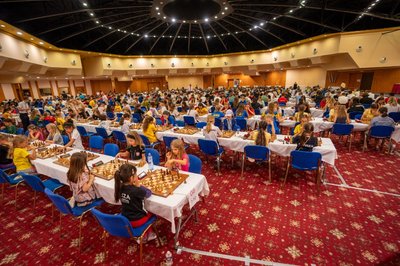 Чемпіонат Європи з шахів серед юнаків та дівчат Чемпіонат Європи з шахів серед юнаків та дівчат