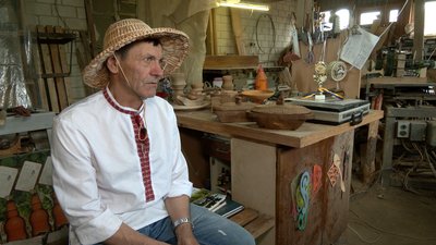 "Це поклик душі": різьбяр з Черкащини почав майструвати посуд після виходу на пенсію "Це поклик душі": різьбяр з Черкащини почав майструвати посуд після виходу на пенсію