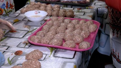 Відбивні, котлети, домашня ковбаса: волонтерки Вінниччини готують для оборонців Відбивні, котлети, домашня ковбаса: волонтерки Вінниччини готують для оборонців