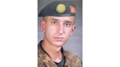 На Чернігівщині провели в останню путь двох захисників: Євгенія Сергійчика та Анатолія Фощана На Чернігівщині провели в останню путь двох захисників: Євгенія Сергійчика та Анатолія Фощана