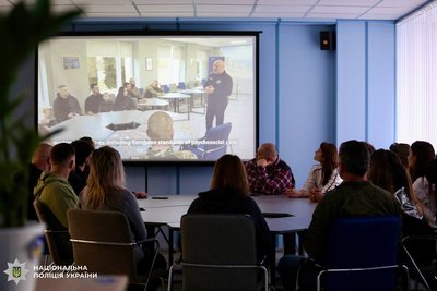 Поліцейські Києва обмінялися досвідом із ветеранами США Поліцейські Києва обмінялися досвідом із ветеранами США