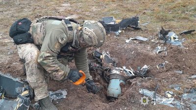 ППО на Чернігівщині: вибухотехніки знищили нерозірвану бойову частину російського БпЛА ППО на Чернігівщині: вибухотехніки знищили нерозірвану бойову частину російського БпЛА
