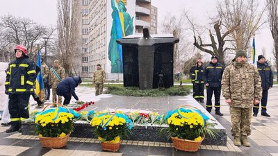 У Кропивницькому вшанували пам'ять ліквідаторів аварії на Чорнобильській АЕС У Кропивницькому вшанували пам'ять ліквідаторів аварії на Чорнобильській АЕС