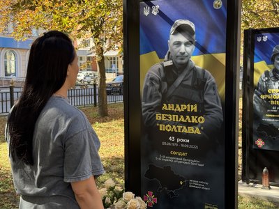 Із Алеї Героїв у Полтаві крадуть квіти та інші речі: що розповіли постраждалі