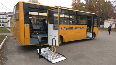 Спецавтобуси для школярів отримали три громади Чернігівщини Спецавтобуси для школярів отримали три громади Чернігівщини