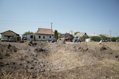 “Спалах, вогонь, удар, вікна полетіли”: жителі Новоселиці розповіли про ракетний удар по селу “Спалах, вогонь, удар, вікна полетіли”: жителі Новоселиці розповіли про ракетний удар по селу