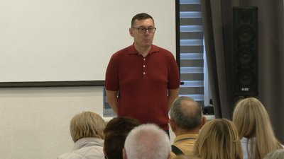 «Всі чекали політичних мемуарів, а я написав фентезі». Першу книгу Юрія Луценка представили в Рівному «Всі чекали політичних мемуарів, а я написав фентезі». Першу книгу Юрія Луценка представили в Рівному