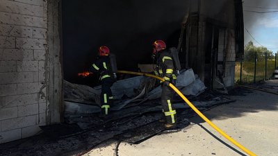 Рятувальники, пожежа, ангар, Чукалівка, ДСНС Рятувальники, пожежа, ангар, Чукалівка, ДСНС