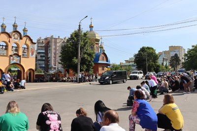 На Хмельниччині попрощалися із захисником Андрієм Ревюком На Хмельниччині попрощалися із захисником Андрієм Ревюком