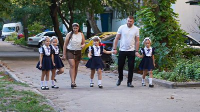 «Час промайнув дуже швидко»: кропивницькі близнючки-четвернята пішли у перший клас «Час промайнув дуже швидко»: кропивницькі близнючки-четвернята пішли у перший клас