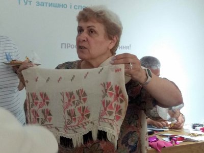 Лялька-мотанка у кримськотатарському стилі: у Львові провели майстер-клас Лялька-мотанка у кримськотатарському стилі: у Львові провели майстер-клас