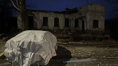 "Побачив спалах, шоковий стан": очевидці розповіли про атаку "шахедів" та наслідки у Миколаєві "Побачив спалах, шоковий стан": очевидці розповіли про атаку "шахедів" та наслідки у Миколаєві
