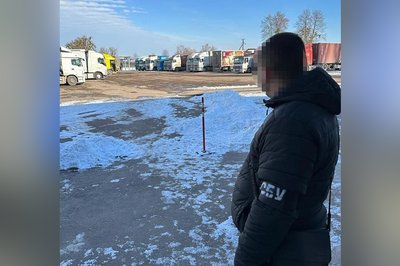 П'ятеро інспекторів Житомирської митниці отримала підозри у справі про махінації при розмитненні вантажівок – СБУ П'ятеро інспекторів Житомирської митниці отримала підозри у справі про махінації при розмитненні вантажівок – СБУ