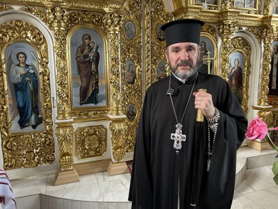 Свято-Троїцький храм у Кременчуці офіційно перейшов до ПЦУ: представники УПЦ ставлять бетонні блоки Свято-Троїцький храм у Кременчуці офіційно перейшов до ПЦУ: представники УПЦ ставлять бетонні блоки