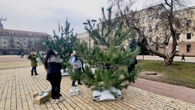 У Кропивницькому прибрали ялинки та готуються до закриття різдвяного містечка У Кропивницькому прибрали ялинки та готуються до закриття різдвяного містечка