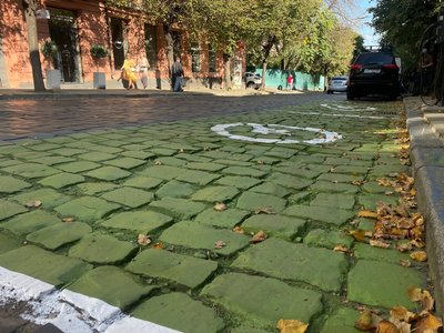 У Чернівцях вперше запрацювали зарядні станції для електромобілів від комунального підприємства У Чернівцях вперше запрацювали зарядні станції для електромобілів від комунального підприємства
