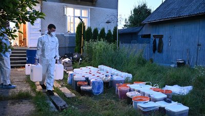 Препарати, які вилучили з підпільної нарколабораторії Препарати, які вилучили з підпільної нарколабораторії