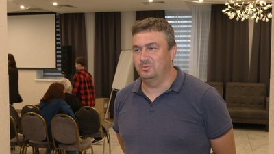 «Всі чекали політичних мемуарів, а я написав фентезі». Першу книгу Юрія Луценка представили в Рівному «Всі чекали політичних мемуарів, а я написав фентезі». Першу книгу Юрія Луценка представили в Рівному