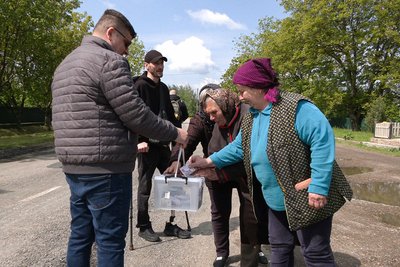 Буковинці передають гроші на ЗСУ під час благодійного марафону ветеранів Буковинці передають гроші на ЗСУ під час благодійного марафону ветеранів