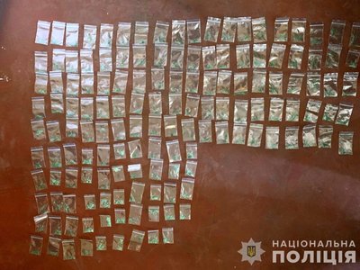 Щомісячний дохід від 6 млн грн. У Кривому Розі в ході спецоперації затримали ймовірних наркозбувачів Щомісячний дохід від 6 млн грн. У Кривому Розі в ході спецоперації затримали ймовірних наркозбувачів