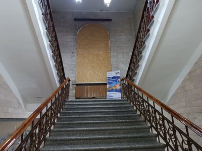 З 96 вибитих вікон встановили вже 38 нових. Як художній музей у Дніпрі відновлюється і працює після атак РФ З 96 вибитих вікон встановили вже 38 нових. Як художній музей у Дніпрі відновлюється і працює після атак РФ