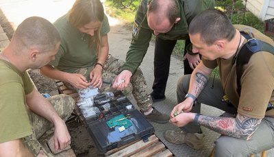 Виробництво на лінії фронту: військові у Часовому Ярі створюють прикраси, аби придбати запчастини для дронів