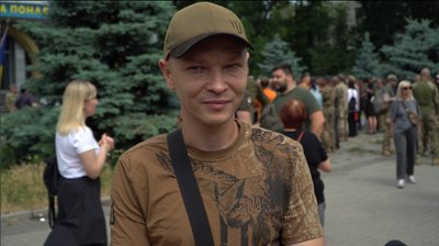 "Завжди робив так, аби бути першим". У Дніпрі попрощалися з загиблим на війні Денисом Капітуровим "Завжди робив так, аби бути першим". У Дніпрі попрощалися з загиблим на війні Денисом Капітуровим