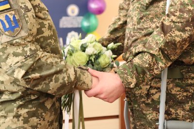 У Житомирській лікарні одружилися військовослужбовці Валентин та Ірина У Житомирській лікарні одружилися військовослужбовці Валентин та Ірина