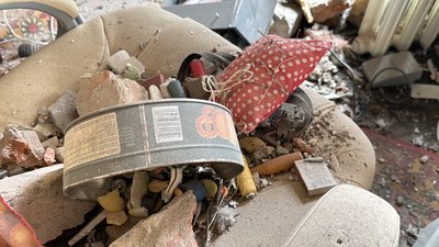 Наслідки нічного влучання "Шахеда" біля будинку у Київському районі Харкова, 2 вересня 2024 року