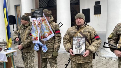 У Полтаві попрощалися із двома воїнами, які загинули на війні з РФ У Полтаві попрощалися із двома воїнами, які загинули на війні з РФ