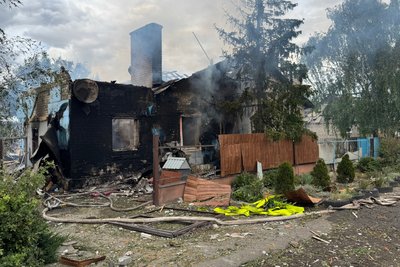 "З чимось вогняним. І чотири вибухи": що розповідають жителі села Сменівка про атаку КАБами "З чимось вогняним. І чотири вибухи": що розповідають жителі села Сменівка про атаку КАБами