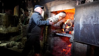 24 мішки солі за зміну: як виварюють дрогобицьку сіль на найстарішому підприємстві України 24 мішки солі за зміну: як виварюють дрогобицьку сіль на найстарішому підприємстві України
