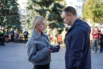 У Житомирі родинам загиблих захисників вручили державні нагороди У Житомирі родинам загиблих захисників вручили державні нагороди