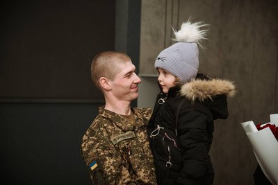 "Я не бачив, як вона росла": історія нацгвардійця з Одещини, який пережив чотири роки полону "Я не бачив, як вона росла": історія нацгвардійця з Одещини, який пережив чотири роки полону