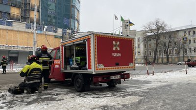 Росіяни влучили в готель Kharkiv Palace у Харкові 30 грудня: фоторепортаж Росіяни влучили в готель Kharkiv Palace у Харкові 30 грудня: фоторепортаж