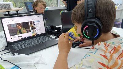 Діти в центрі можуть з користю і цікаво проводити час Діти в центрі можуть з користю і цікаво проводити час